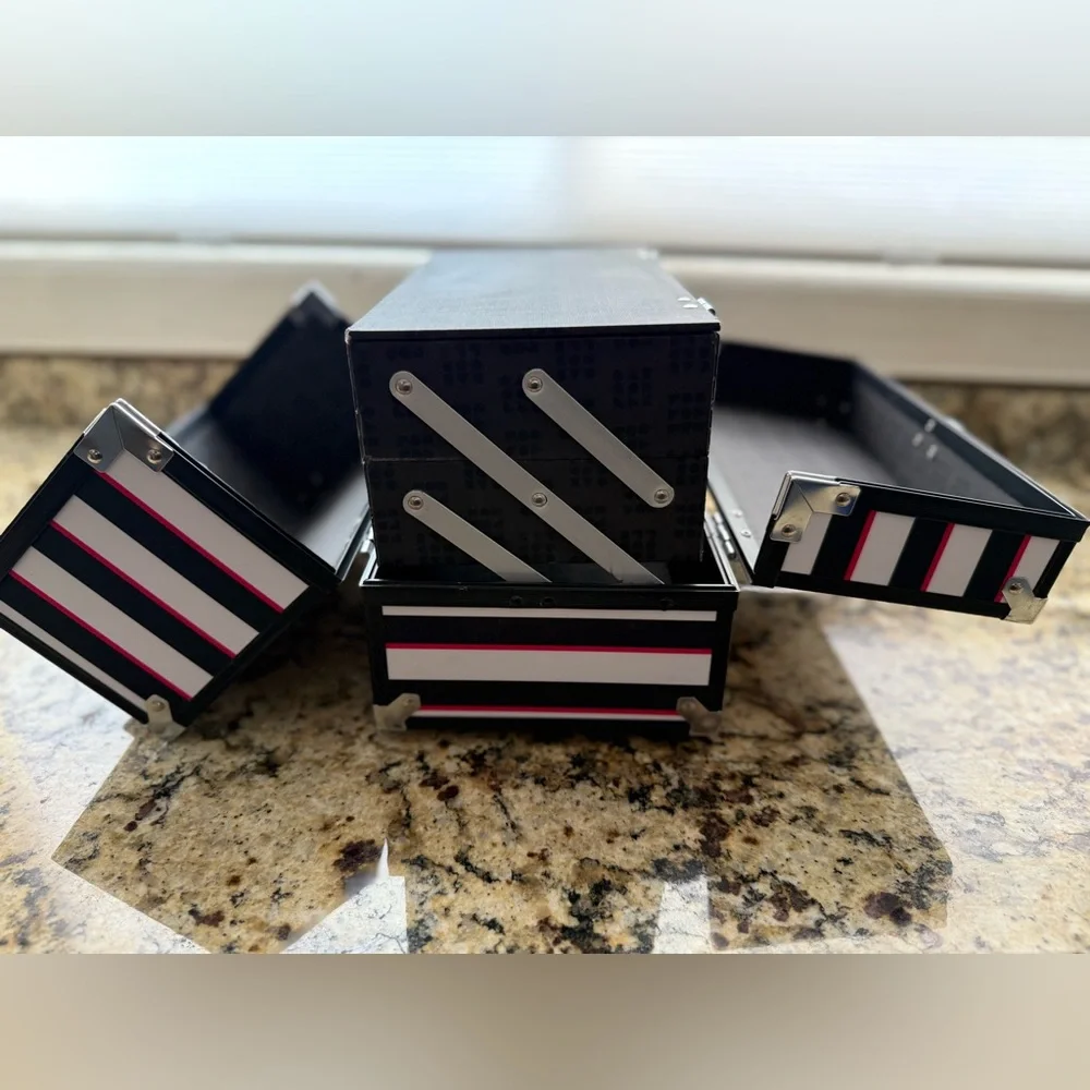 Caboodle Train Case - Picture 4 of 6